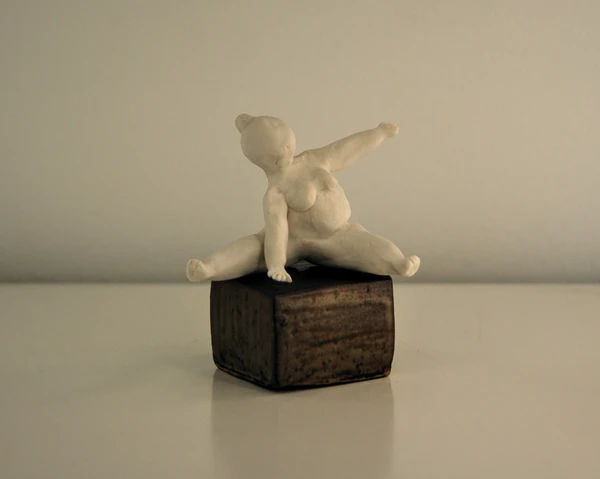 Skulptur i porcelæn og stentøj